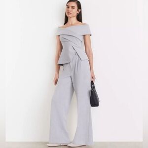 NWOT LOFT Versa Asymmetrical Off-Shoulder Top size US 8